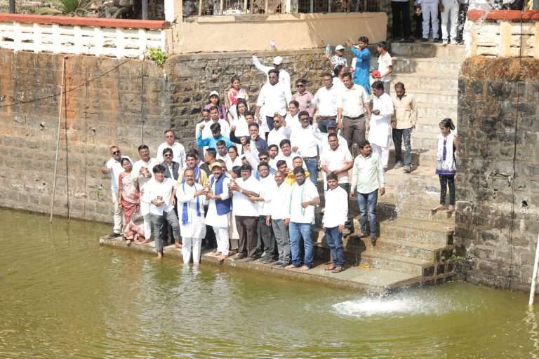 लोकांमध्ये वाद निर्माण करणा-या रा. स्व. संघाच्या विचाराला महाडच्या ऐतिहासिक भूमितच गाडून टाका: तुषार गांधी.