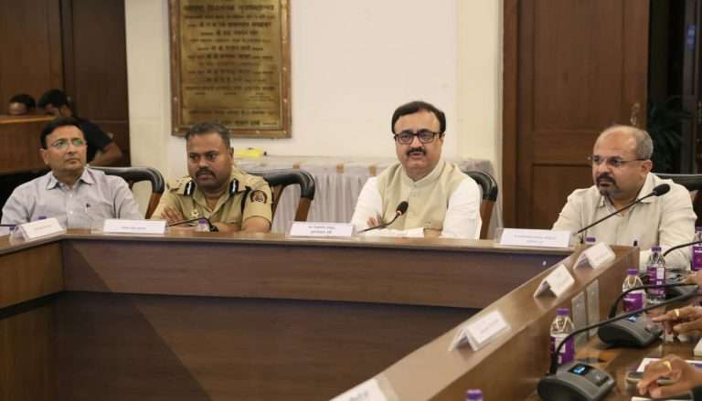 विभागीय आयुक्त डॉ. चंद्रकांत पुलकुंडवार यांच्या अध्यक्षतेखाली वाहतूक व्यवस्थापन आराखडा बैठक संपन्न