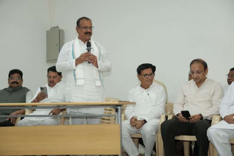 अशोक खरातप्रकरणी सिलेक्टिव्ह व्हिडिओ लिक करण्यामागे गृहविभागाचा कुटील डाव,या प्रकरणाने महायुती सरकार पोखरले,