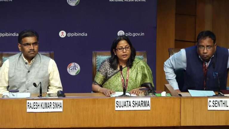 ऑनलाइन व्यासपीठांच्या माध्यमातूनच सिलेंडरची नोंदणी करावी असे केंद्र सरकारचे आवाहन