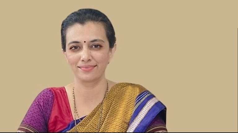  तहसिलदार तृप्ती कोलते-पाटील व  PI संगीता रोकडे  या महिला अधिकाऱ्यांच्या  कणखर भूमिकेमुळे पूर्वापार वहिवाटीचा रस्ता शेतकऱ्यांसाठी अखेर खुला