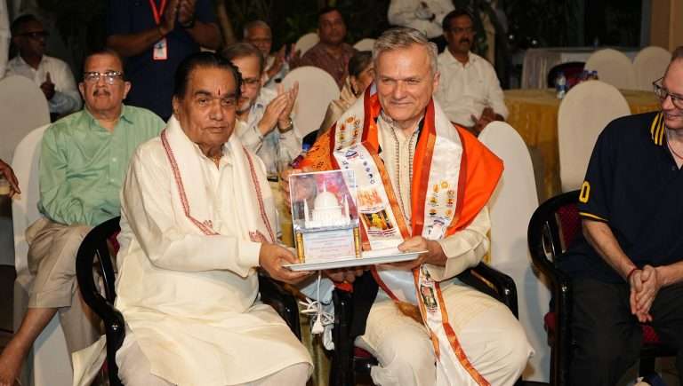 मनःशांती- विश्वशांतीसाठी भारतीय योग व सूर्यनमस्कार दिशादर्शक