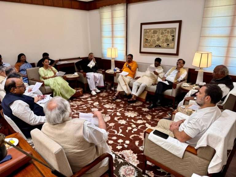 महिला आरक्षण विधेयक आज संसदेत सादर होणार:विरोधकांचा परिसीमनाला विरोध, तामिळनाडूमध्ये  विधेयकाच्या प्रती जाळल्या