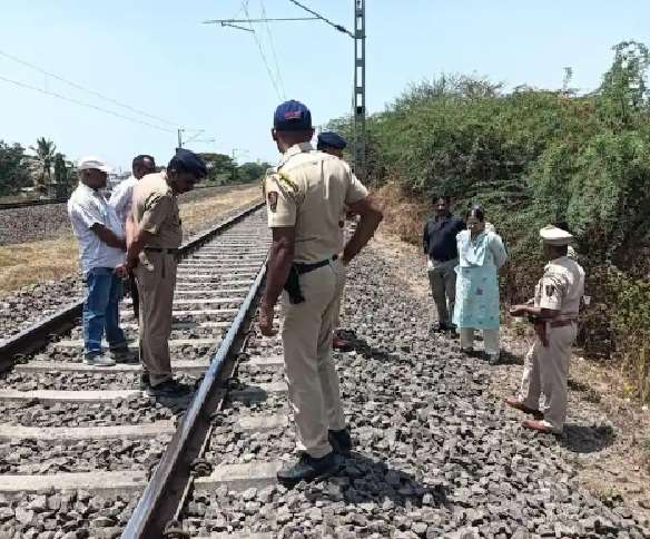 पुण्याला येणाऱ्या ‘सह्याद्री एक्सप्रेस’वर दरोडा:प्रवाशांचे पैसे, दागिने, मोबाईल लुटले
