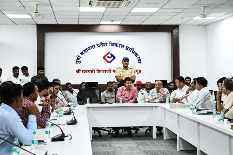विनापरवानगी होर्डिंग्ज खपवून घेणार नाही! ‘पीएमआरडीए’चा होर्डिंग्ज व्यावसायिकांना सक्त इशारा!