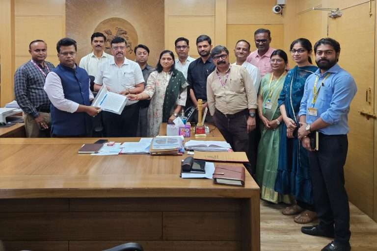 तथाकथित कार्यकर्त्यांच्या दबाव तंत्र व सोशल मीडिया गैरवापराविरोधात महापालिकेतील अधिकाऱ्यांचे आयुक्तांना निवेदन; कठोर कारवाईचे आश्वासन