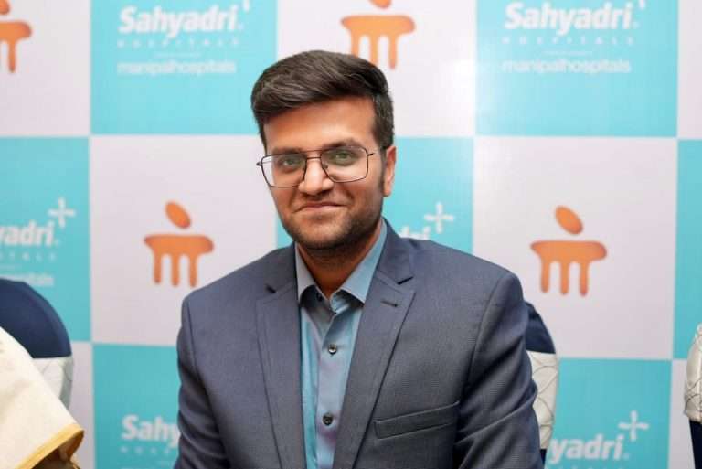 महाराष्ट्रात पहिल्यांदाच गुडघेदुखीवर शस्त्रक्रियामुक्त उपचारपद्धतीचा प्रारंभ