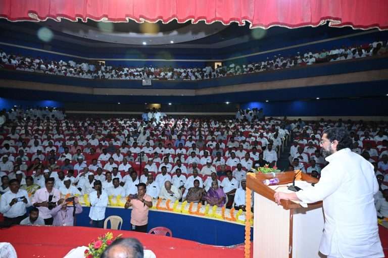 सभासद संस्थेसोबत निष्ठेने असले तर कितीही अडचणी आल्या तरी संस्था संपत नाही