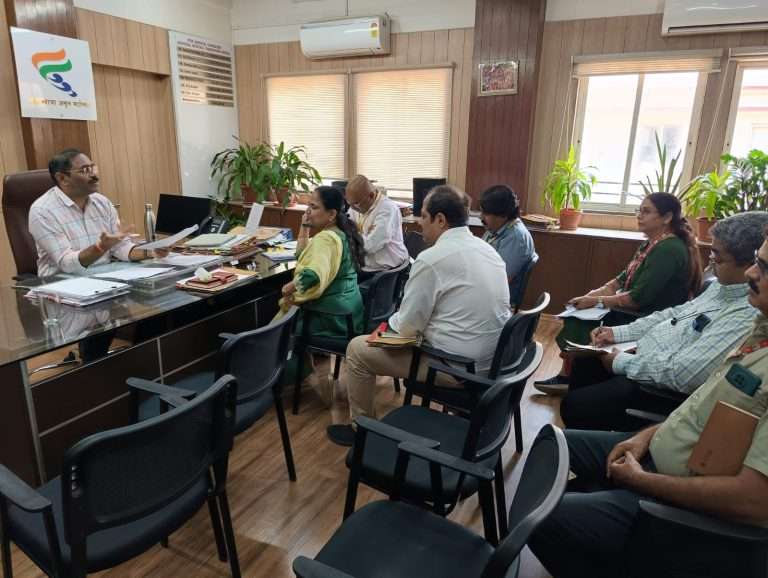 काही ठिकाणी ओव्हरहेड शिस्तबद्ध केबल आणि काही ठिकाणी भूमिगत, बैठकित सांगितले SOP ठरवा ..