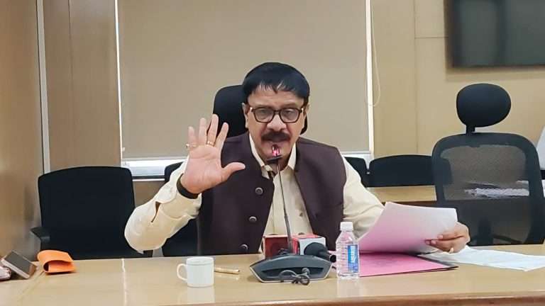 ओव्हरहेड केबल,अनधिकृत होर्डींग्ज प्रकरणी स्थायी समितीच्या सभेत प्रशासनाच्या बेफिकिरीचा झाला पर्दाफाश