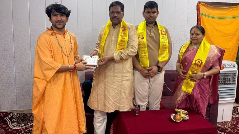 अस्पृश्यता पाळण्याऱ्या बागेश्वरबाबाला माजी सरन्यायाधीशांचा पाठिंबा आहे का ? – सुनील माने