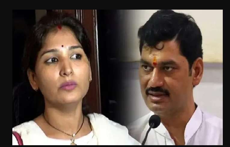 धनंजय मुंडेंनी माझा अर्ज बाद करण्यासाठी मुंबईहून वकील पाठवला:बारामती पोटनिवडणुकीत करुणा मुंडेंचा खळबळजनक आरोप