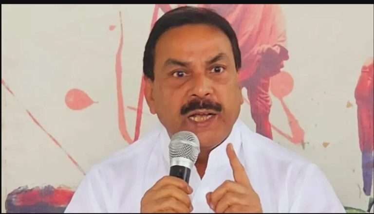 निवडणूक आयोगाचा कारभार राजकीय पक्षाच्या कार्यकर्त्यासारखा: नसीम खान