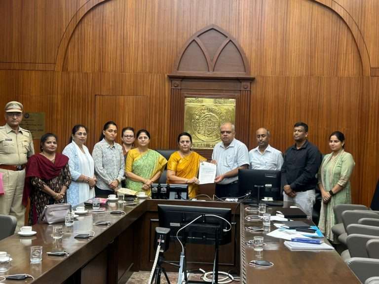 कल्याण रेल्वे अत्याचार प्रकरण: डॉ. नीलम गोऱ्हे यांनी घेतली मध्य रेल्वेच्या डीआरएमची भेट;