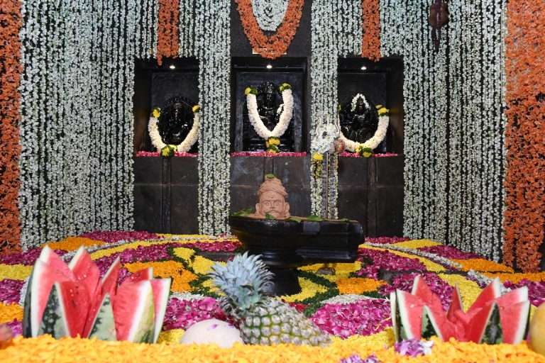 पेशवेकालीन श्री उमामहेश्वर मंदिरात मोगरा महोत्सव