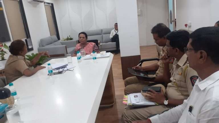 म्हाळुंगे बालहत्या प्रकरणी विधानपरिषद उपसभापती डॉ. नीलम गोऱ्हे यांनी पोलिस अधिकाऱ्यांसोबत घेतला आढावा