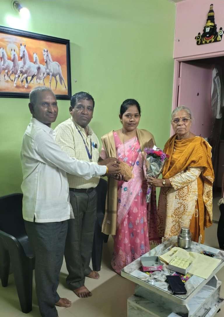 धनकवडी क्षेत्रिय कार्यालयाची कंत्राटी सफाई सेविका श्रीमती रूपाली सिद्धेश्वर माळी झाल्या १२ वी उत्तीर्ण…….!