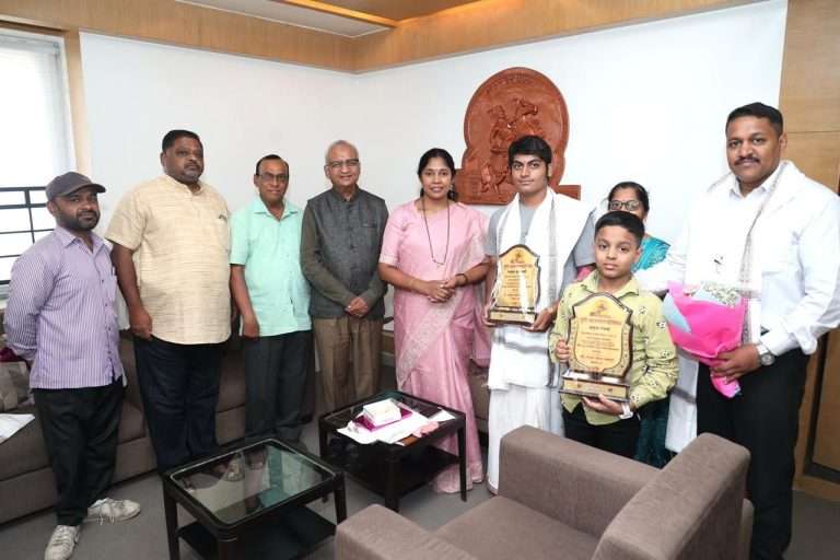 रात्र शाळेतील विद्यार्थ्यांचा संघर्ष प्रेरणादायी – महापौर नागपुरे