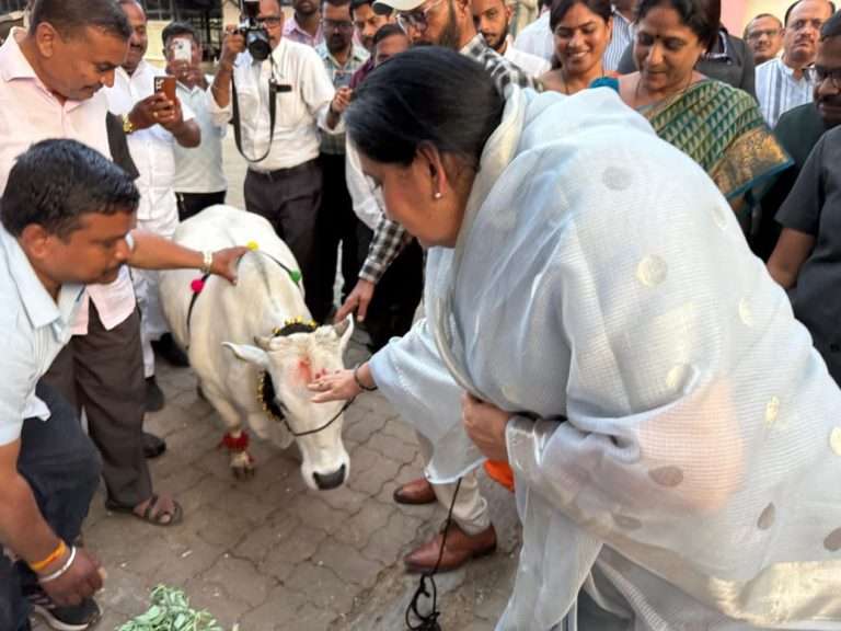 उपमुख्यमंत्री सुनेत्रा पवार यांच्या हस्ते “अजितदादा पवार देशी गाय संशोधन व प्रशिक्षण केंद्राचे नामकरण