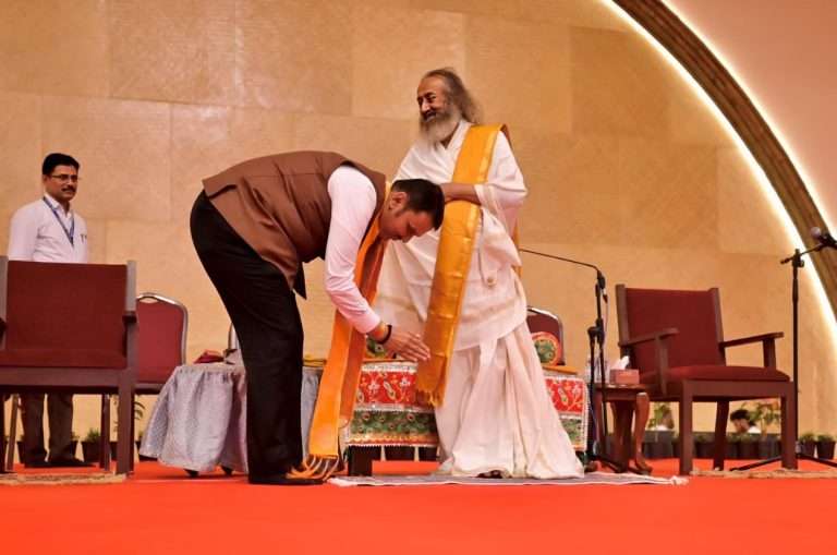 भारत ‘विश्वगुरू’ बनेल:आध्यात्मिक महासत्ता होण्याचा मार्ग गुरुदेवांच्या मार्गदर्शनातून-मुख्यमंत्री फडणवीस