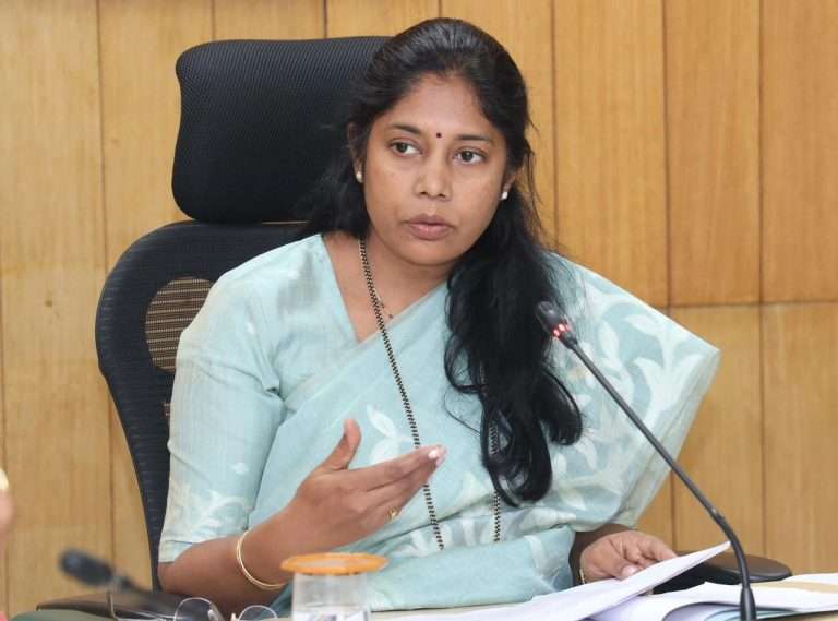 महापौर मंजुषा नागपुरे यांच्या अध्यक्षतेखाली प्रशासकीय आढावा बैठक संपन्न