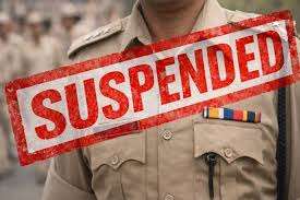 कोम्बिंग ऑपरेशन ड्युटीवर असल्याचे खोटे सांगून पबमध्ये महिलेसोबत आढळलेला पोलिस हवालदार निलंबित
