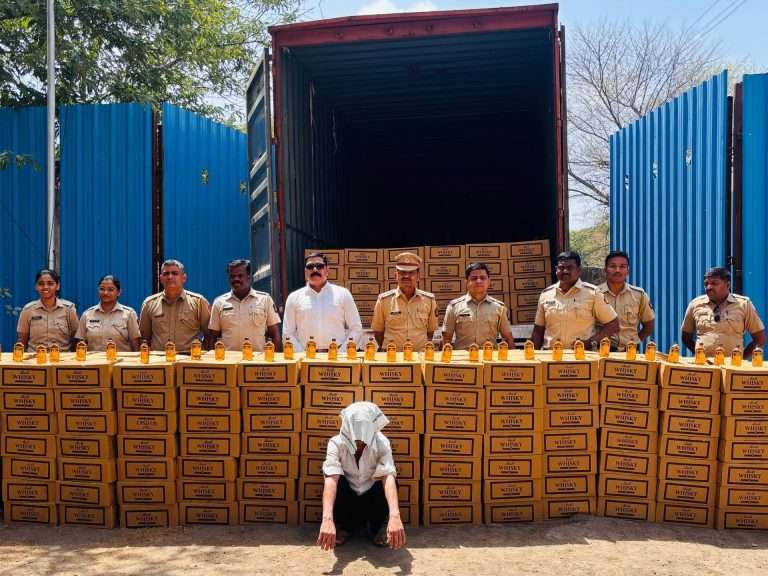 १ कोटी २० लाख ९६ हजार रुपये किंमतीचा मद्यसाठा पकडला