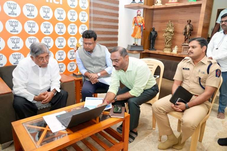 ना. चंद्रकांतदादा पाटील यांच्याकडून कोथरुडमधील विविध विकासकामांचा आढावा