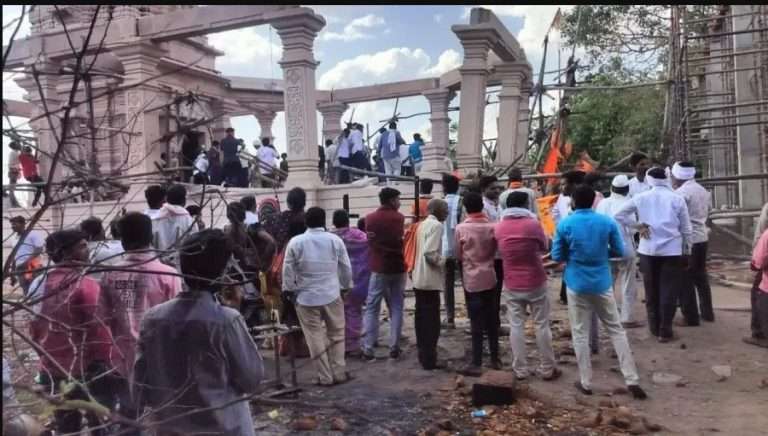 परभणीतील यशवाडीत हनुमान मंदिराचा सभामंडप कोसळला; 7 भाविकांचा मृत्यू