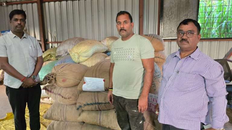 अन्न व औषध प्रशासनाकडून आंबेगाव व खेड तालुक्यात ५ ठिकाणी धडक कारवाई १९ लाखाहून अधिक रकमेचा साठा जप्त