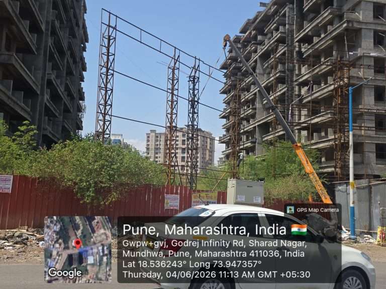 बेकायदा होर्डींग्ज वर जोरदार कारवाई सुरु:लोणकर चौकातील १४ होर्डींग्ज हटविले