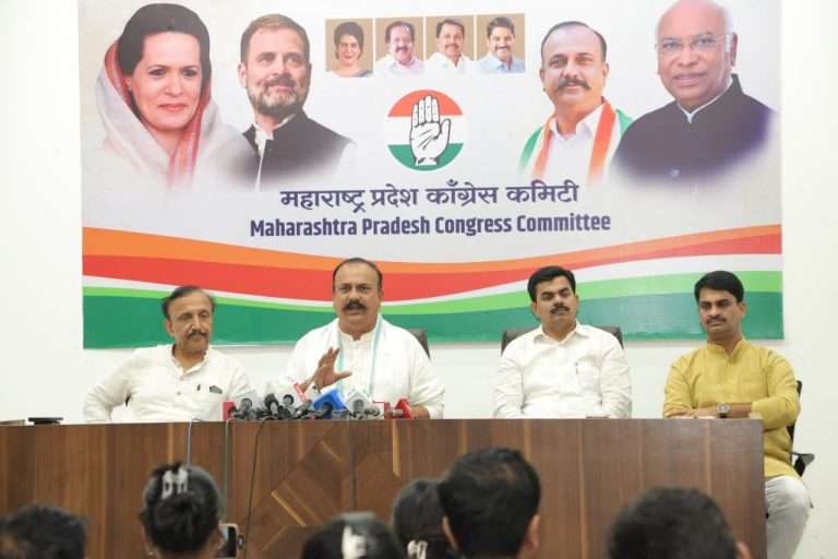 भाजपा दुसऱ्यांचे पक्ष गिळणारी चेटकीण.