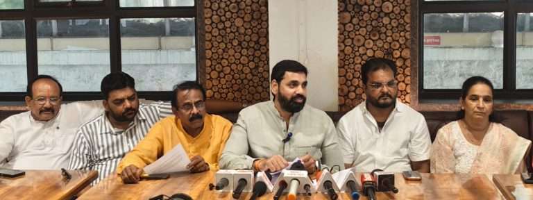 शिक्षण मंडळाचा भ्रष्टाचार थांबवा अन्यथा आंदोलन – चेतन पवार