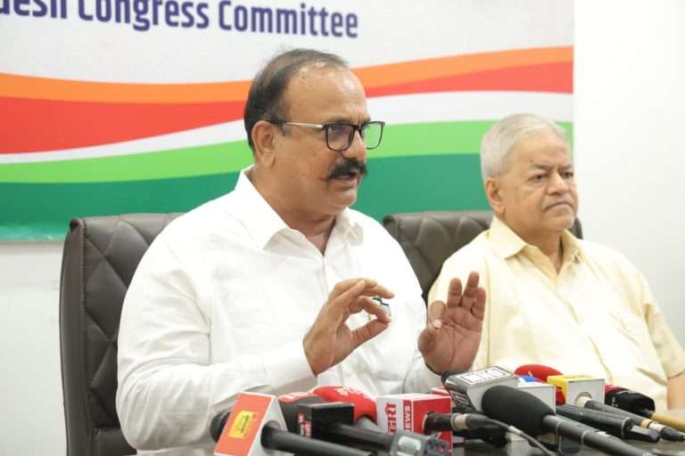 रोहित पवारांनी सुरु केलेल्या उपोषणाला काँग्रेसचा पाठिंबा; हर्षवर्धन सपकाळही पंढरपूरात जाऊन उपोषण करणार.