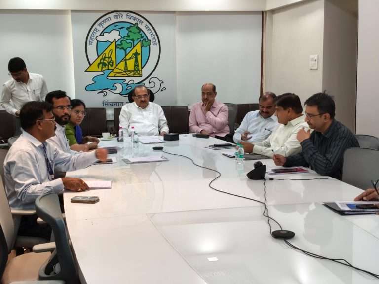 पुणे, पिंपरीतील सुमारे ८५ लाख नागरीकांना ३१ ऑगस्‍टपर्यंत पिण्‍याचे पाणी उपलब्‍ध राहील असे नियोजन करा- जलसंपदा मंत्री राधाकृष्ण विखे पाटील