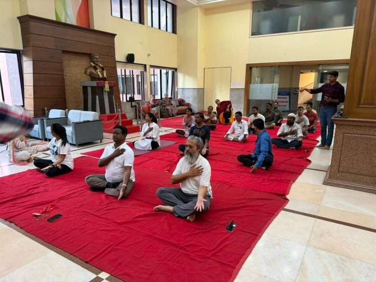 निरोगी व सशक्त समाज निर्मितीसाठी योग महत्वाचे-डॉ. रामचंद्र हंकारे
