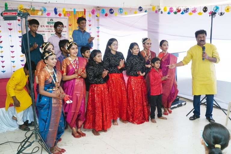 ‘आत्मविश्वास मिळाल्यास ग्रामीण मुले यशाची उंच भरारी घेतील’ – ‘लायब्ररी मॅन’ प्रदीप लोखंडे