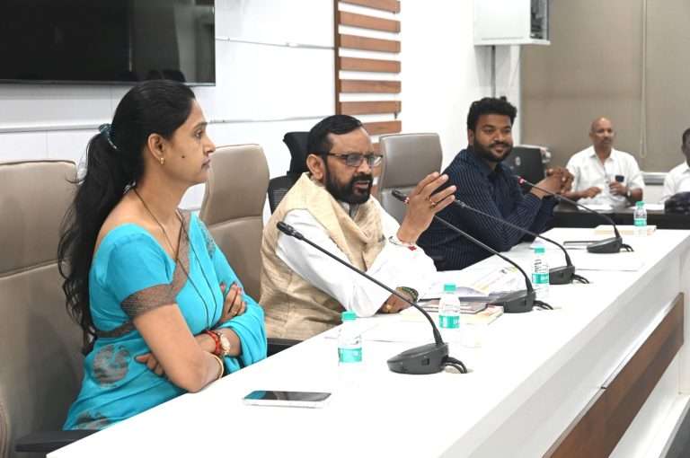 सफाई कामगारांचे प्रलंबित प्रश्न तातडीने मार्गी लावा-भगवत प्रसाद मकवाना