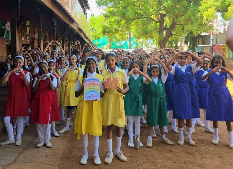 पुण्यात 500 मुलांसोबत पार पडले स्वयंसेवी संस्थेच्या पुढाकारातून योगसत्र