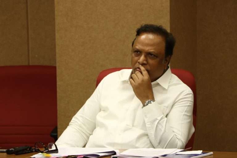 अतिरिक्त शिक्षकांचे मुंबईतच समायोजन करा