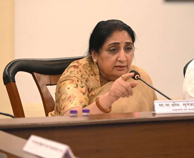 मुख्यमंत्री बळीराजा शेत, पाणंद रस्ते योजनेअंतर्गत जिल्ह्यात गुणवत्तापूर्ण रस्ते निर्माण करा-उपमुख्यमंत्री सुनेत्रा पवार